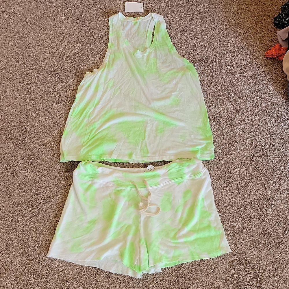 New Sundry Tie Dye Tank and Shorts set size 3 (Large)
